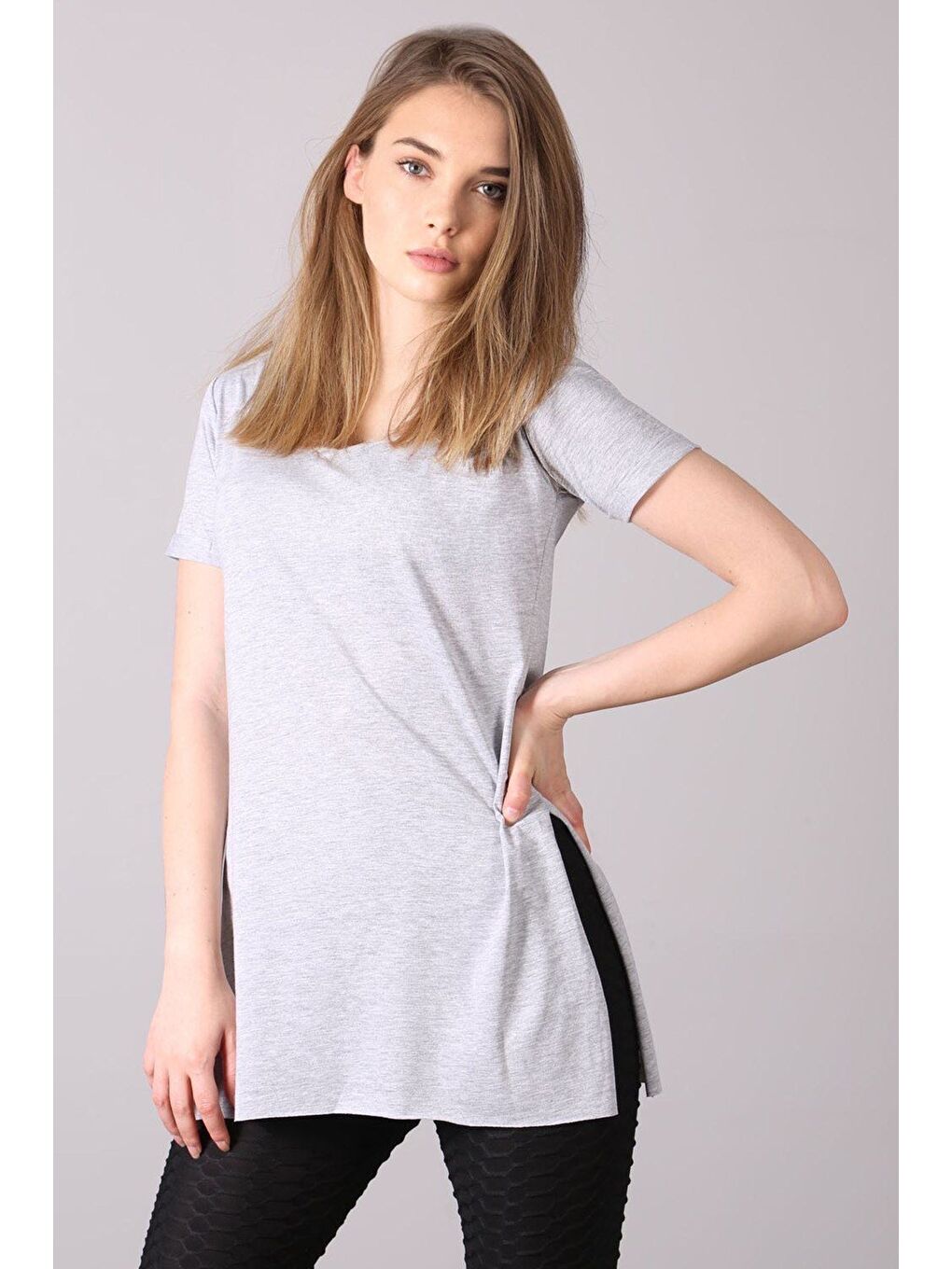 Gri V Yaka Salaş Kadın Tişört Mg310