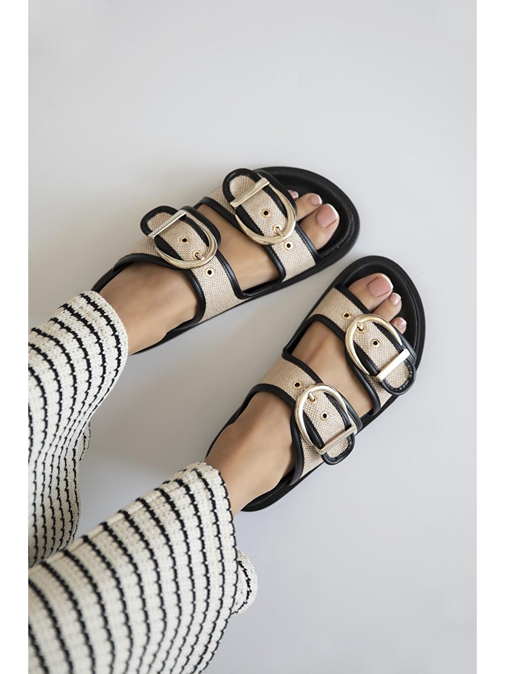 Muna Kadın Hasır Detay  Günlük Deri Terlik Siyah-Bej