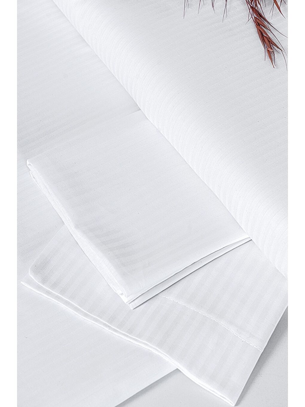 Beyaz Risus Serisi Pamuk Saten Otel Çarşafı Tek Kişilik 180x280cm-1