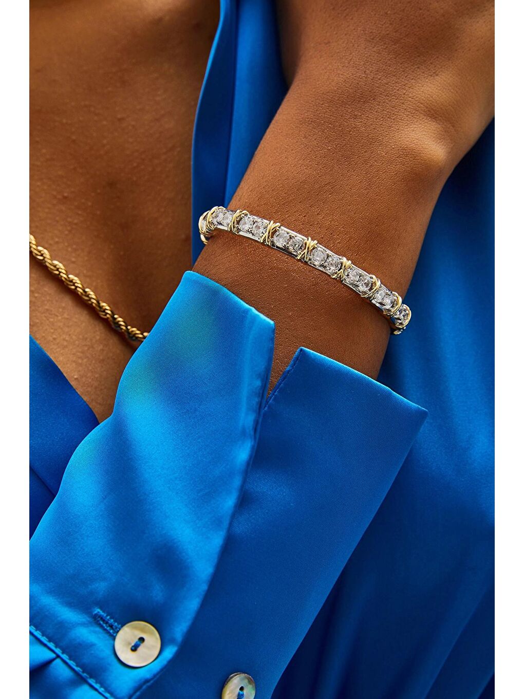 Gri Kadın Aksesuar XOXO Çelik Kelepçe Bileklik-2