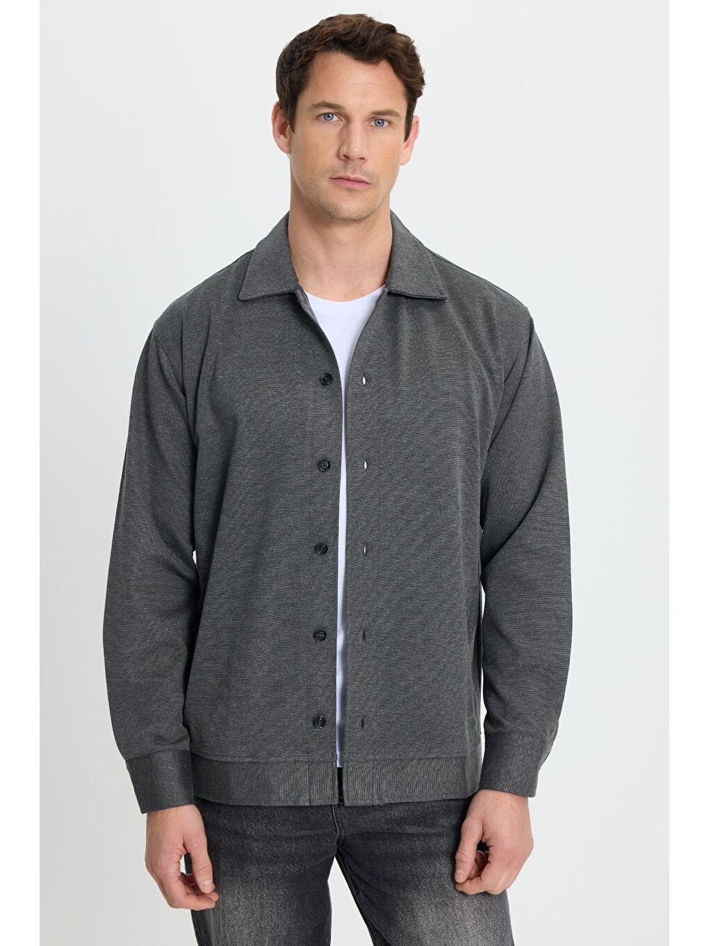 Erkek Relax Fit Rahat Kesim Düğmeli Yandan Cepli Örme Koyu Gri Ceket Gömlek