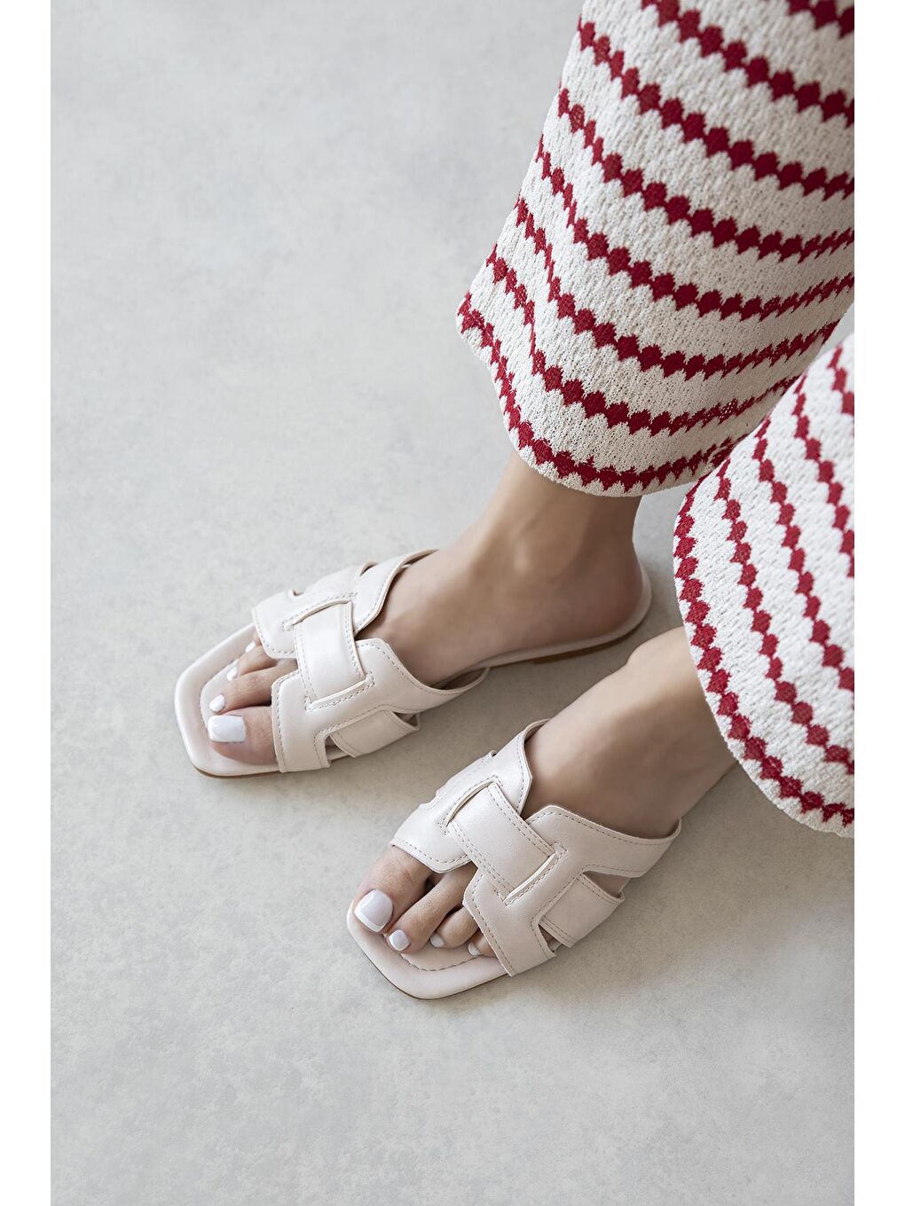 Huxx  Kadın Tek Bant  Günlük Parlak Deri  Terlik Bej-1