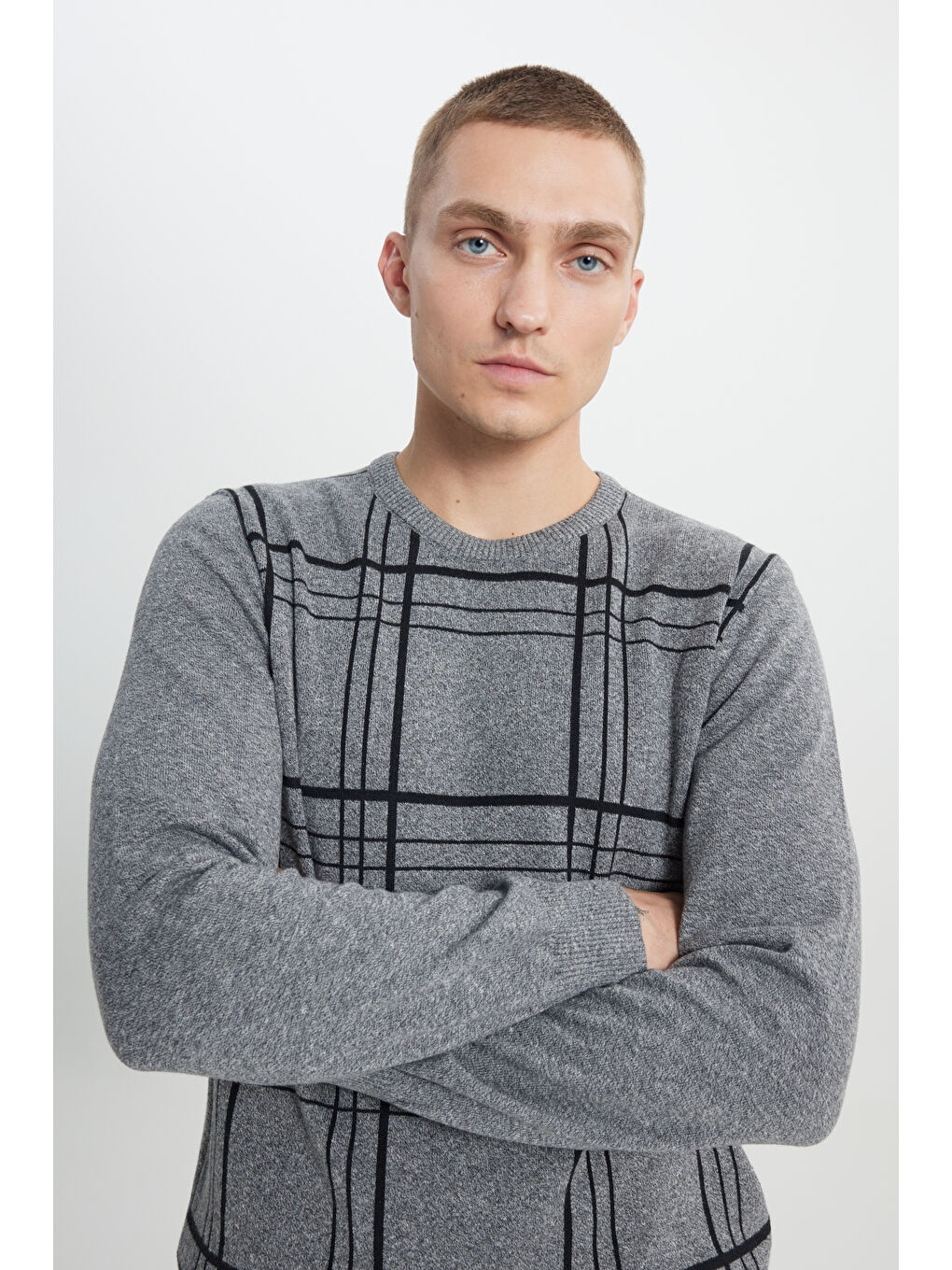 Erkek Gri-Ekru Recycle Standart Fit Normal Kesim Bisiklet Yaka Pamuklu Desenli Triko Kazak-3