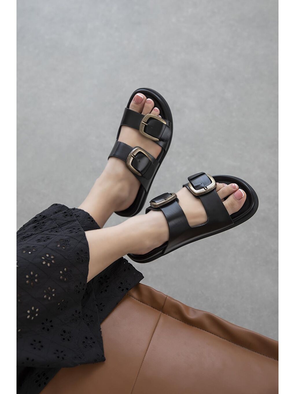 Sebonis Kadın Toka Detay Günlük Konfor Deri Terlik Siyah