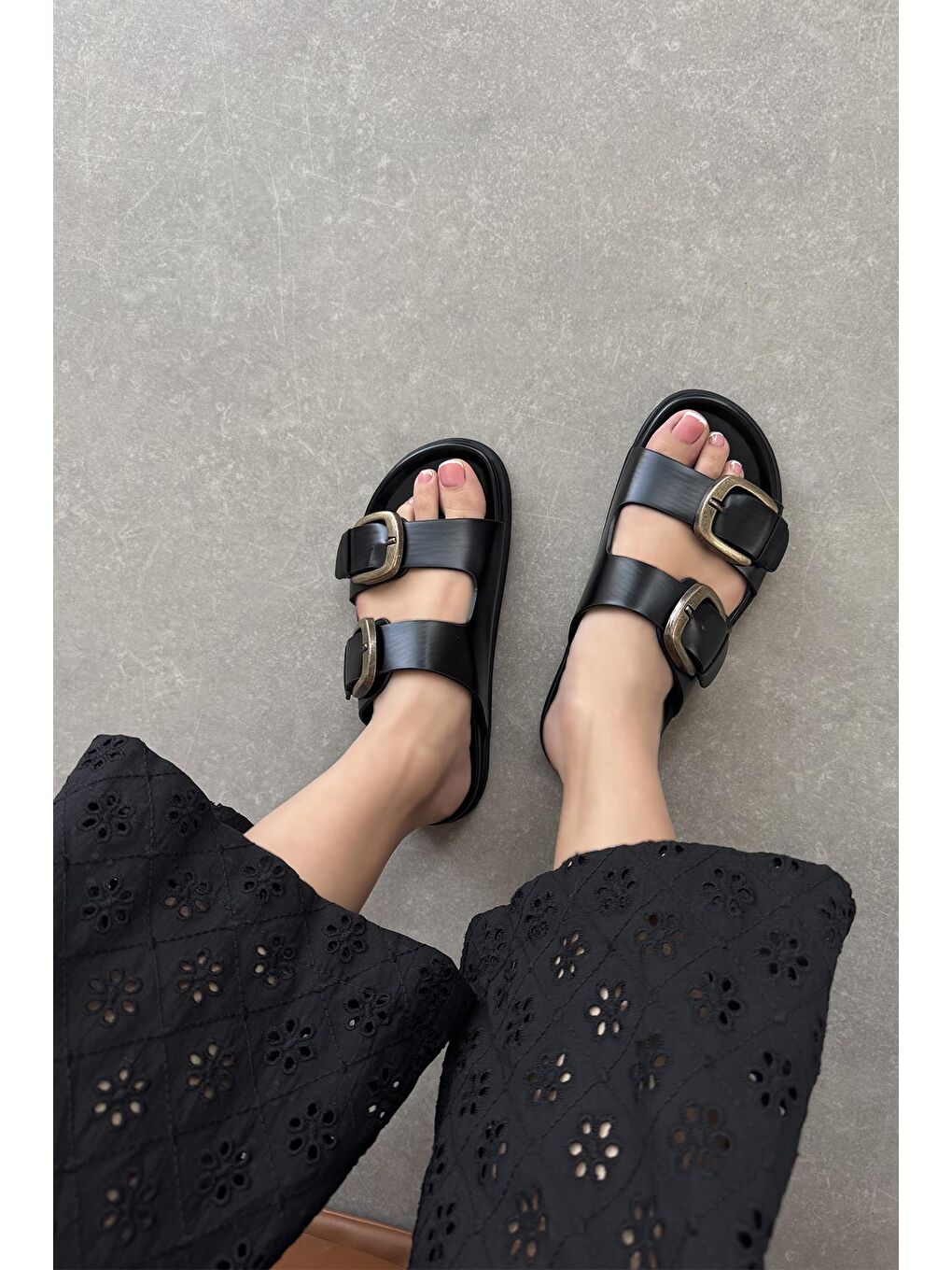 Sebonis Kadın Toka Detay Günlük Konfor Deri Terlik Siyah-1