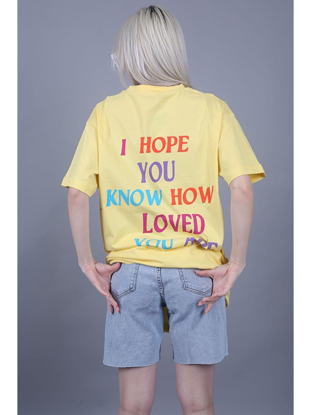 Sarı Baskılı Oversize Bisiklet Yaka Kadın Tişört-1