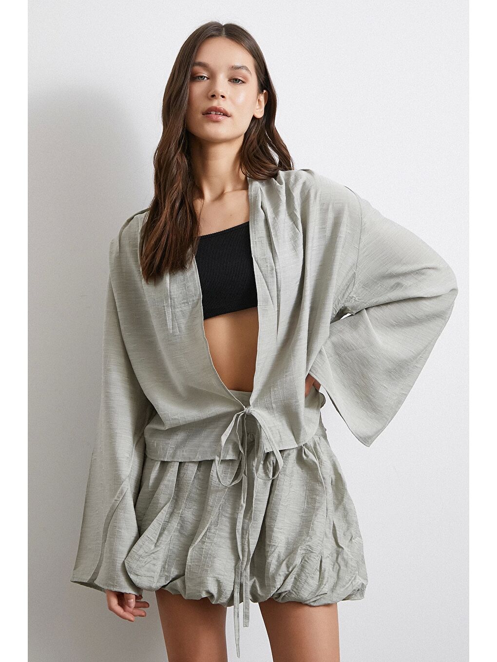 Bej Geniş Kol Önden Bağlamalı Bluz Taş