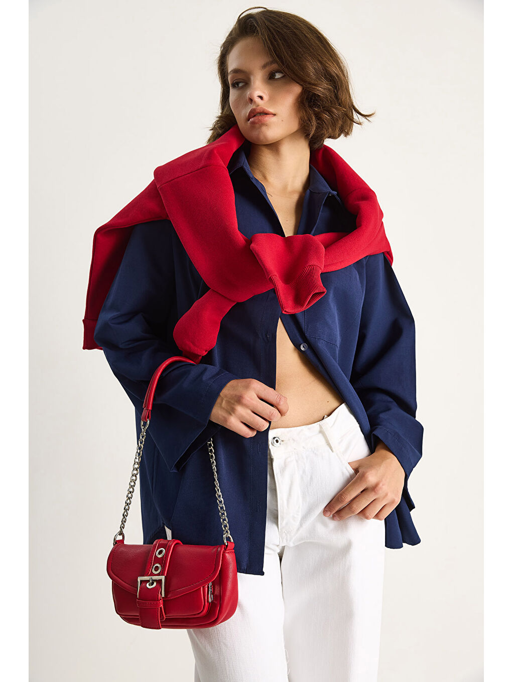 Lacivert Kadın Geniş Kollu Tek Cep Detaylı Oversize Basic Poplin Gömlek-1