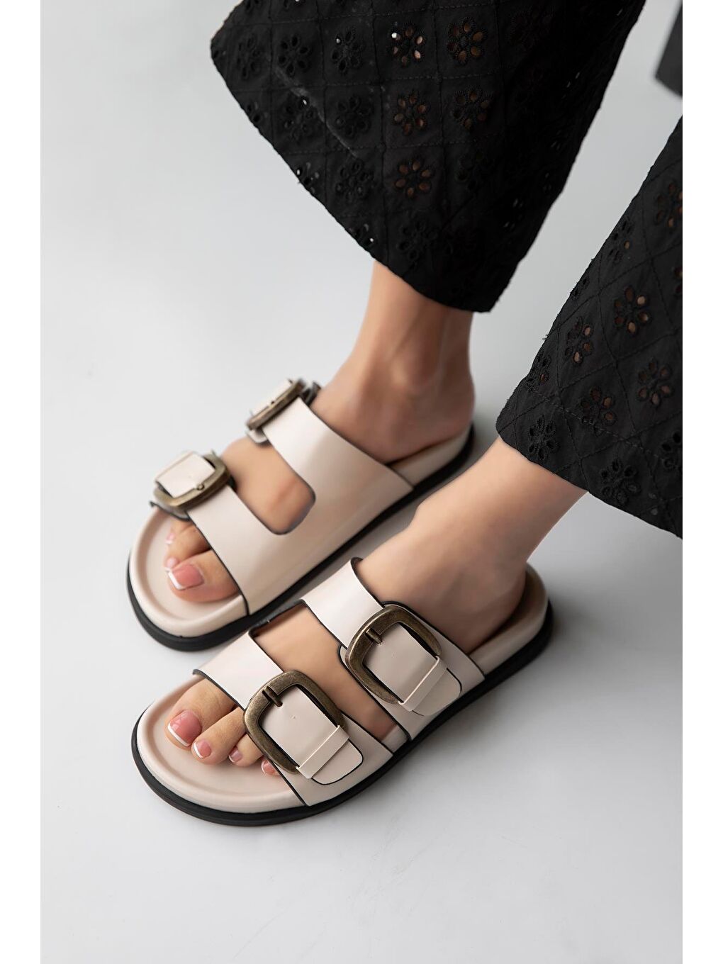 Sebonis Kadın Toka Detay Günlük Konfor Deri Terlik Bej