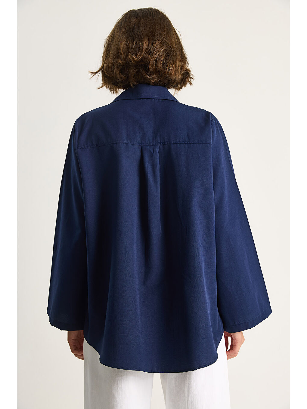 Lacivert Kadın Geniş Kollu Tek Cep Detaylı Oversize Basic Poplin Gömlek-6