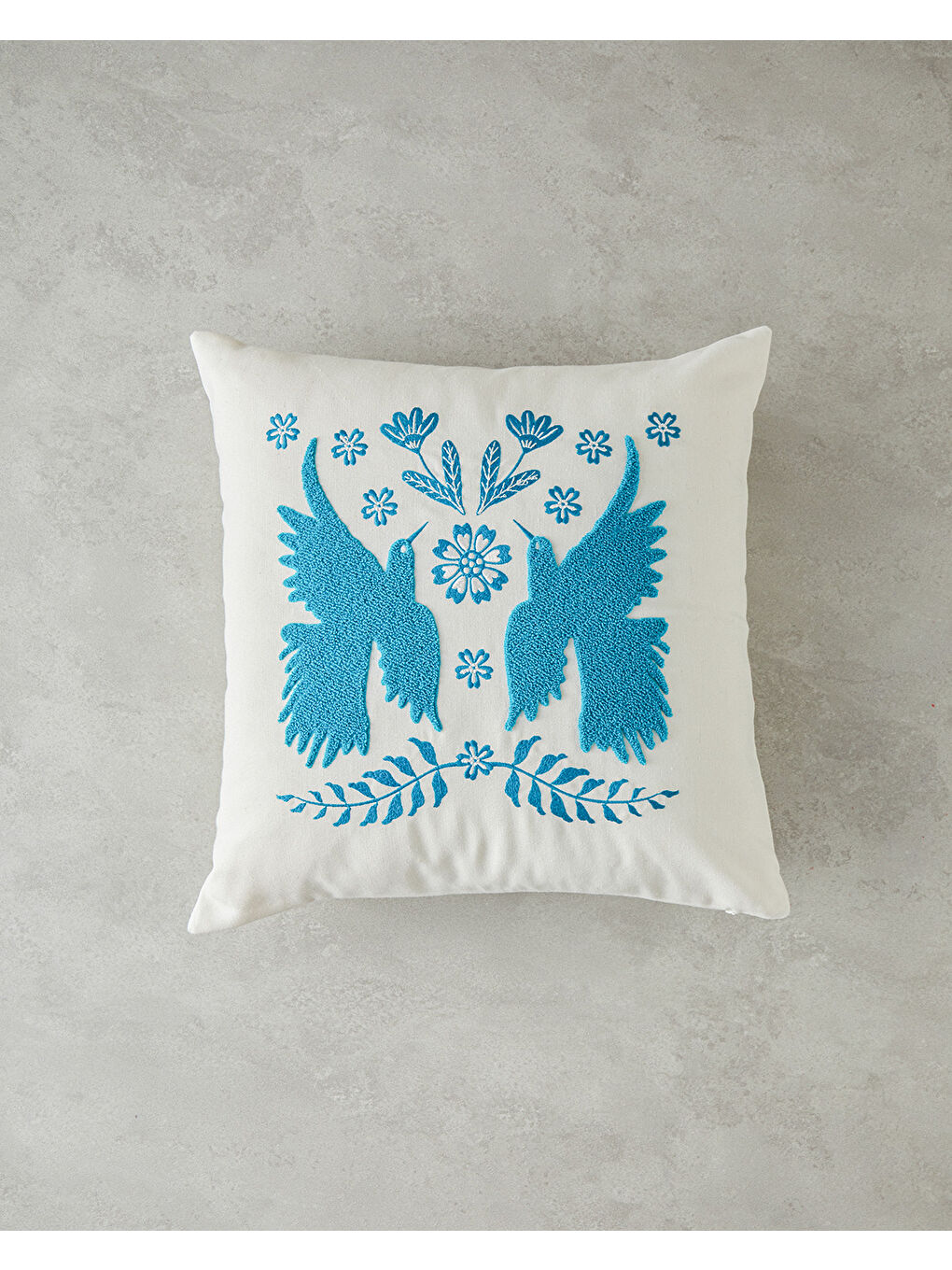 Evie Punch Nakışlı Dekoratif Kırlent Mavi