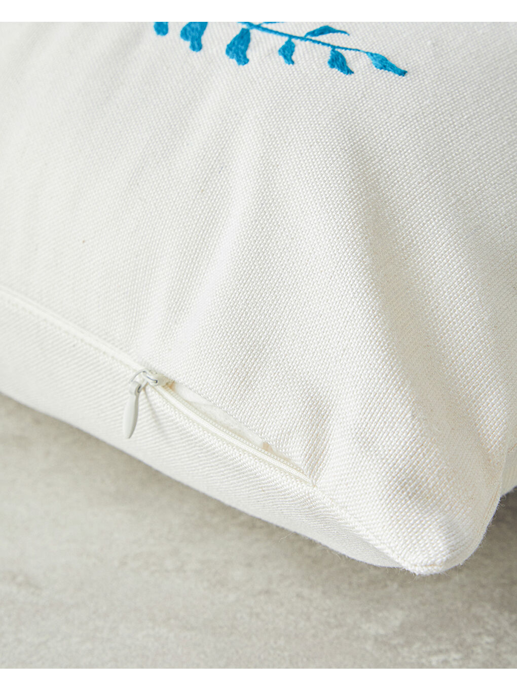 Evie Punch Nakışlı Dekoratif Kırlent Mavi-1