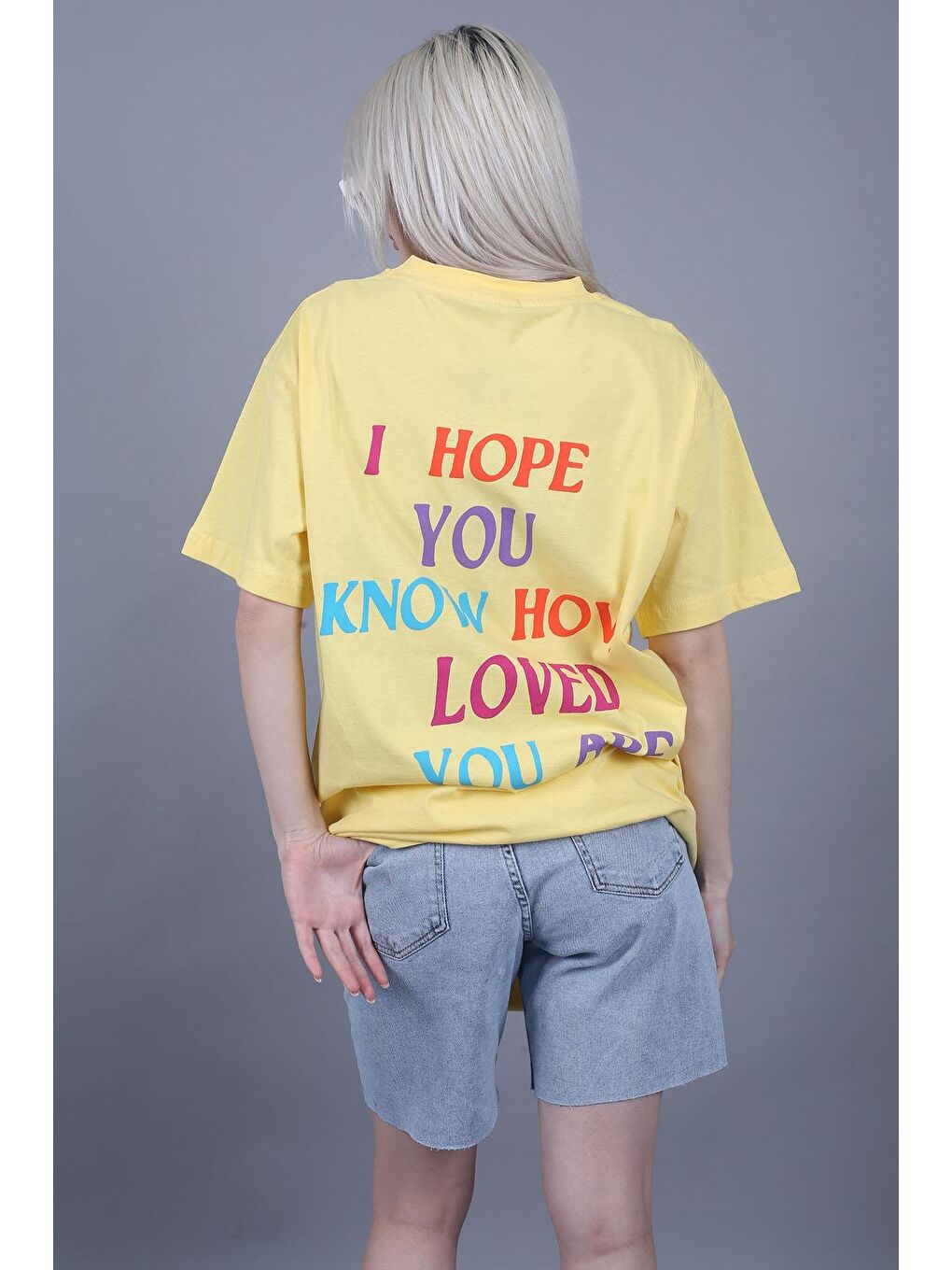 Sarı Baskılı Oversize Bisiklet Yaka Kadın Tişört-3