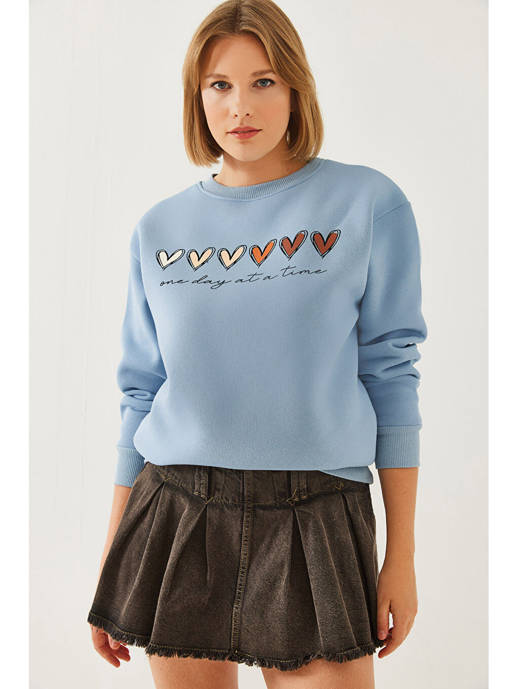 Mavi Kadın Üç İplik Şardonlu Renkli Kalp Baskılı Sweatshirt Mbhs-2