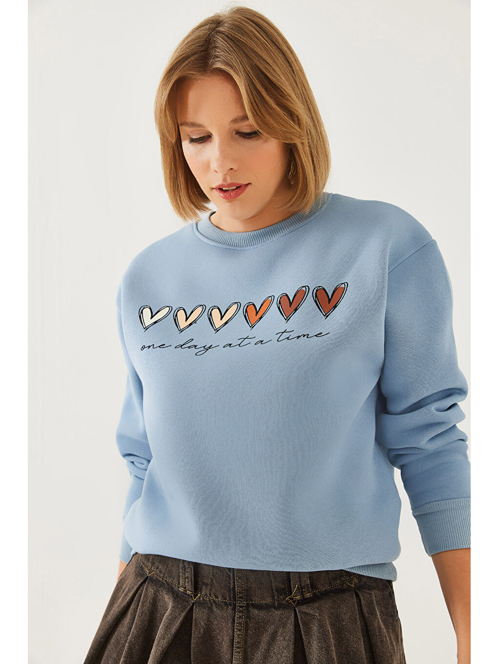 Mavi Kadın Üç İplik Şardonlu Renkli Kalp Baskılı Sweatshirt Mbhs-3