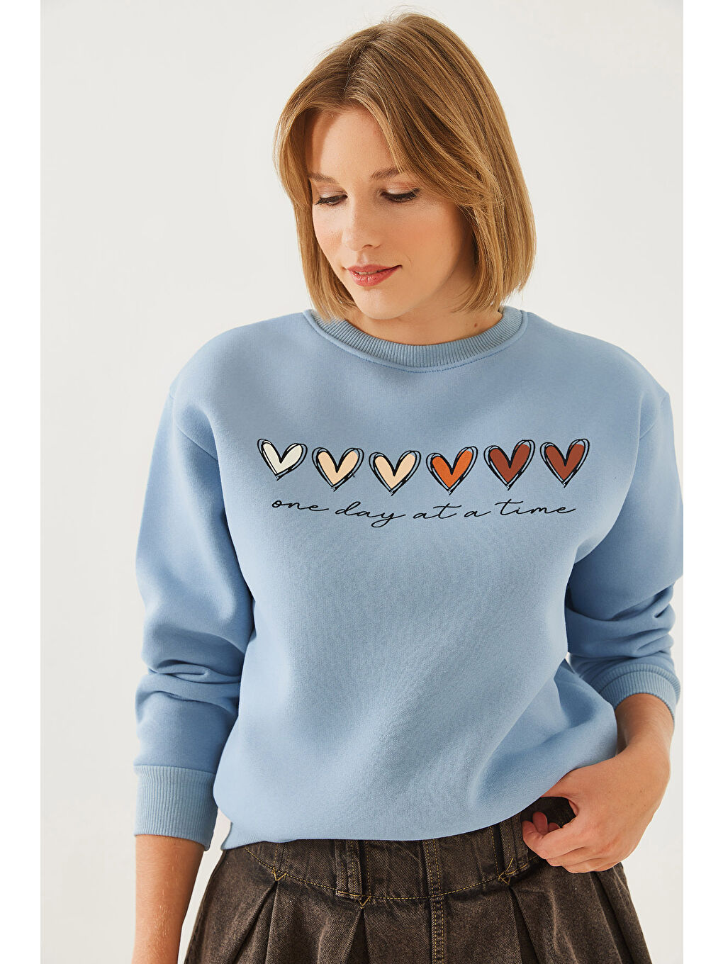 Mavi Kadın Üç İplik Şardonlu Renkli Kalp Baskılı Sweatshirt Mbhs-4