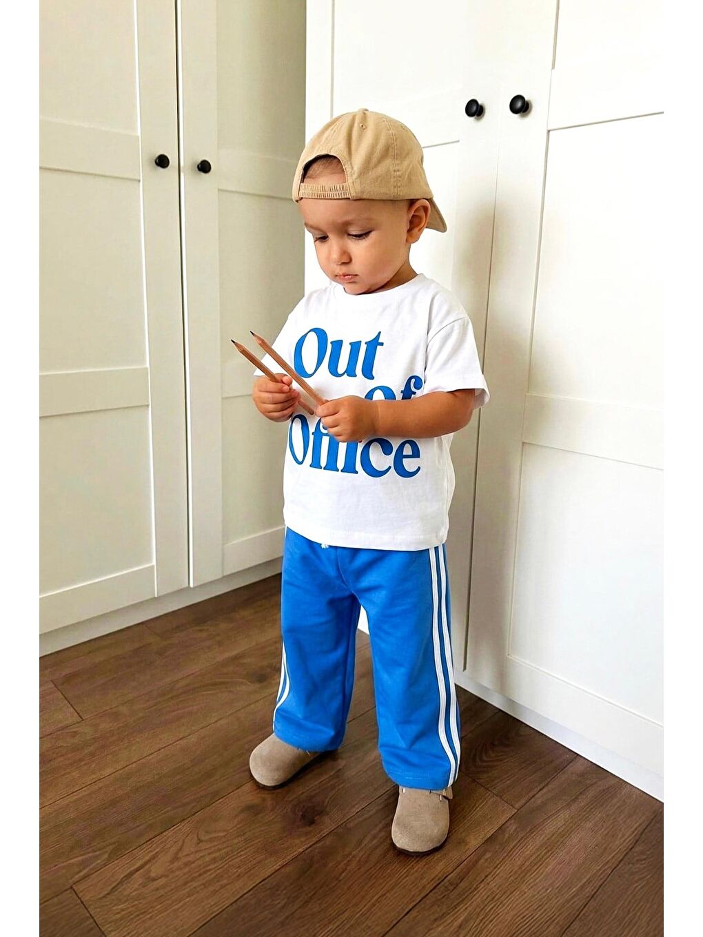 Erkek Çocuk Pamuklu Ekru Yazı Baskılı T-Shirt Ve Mavi Eşofman Alt Üst Takım