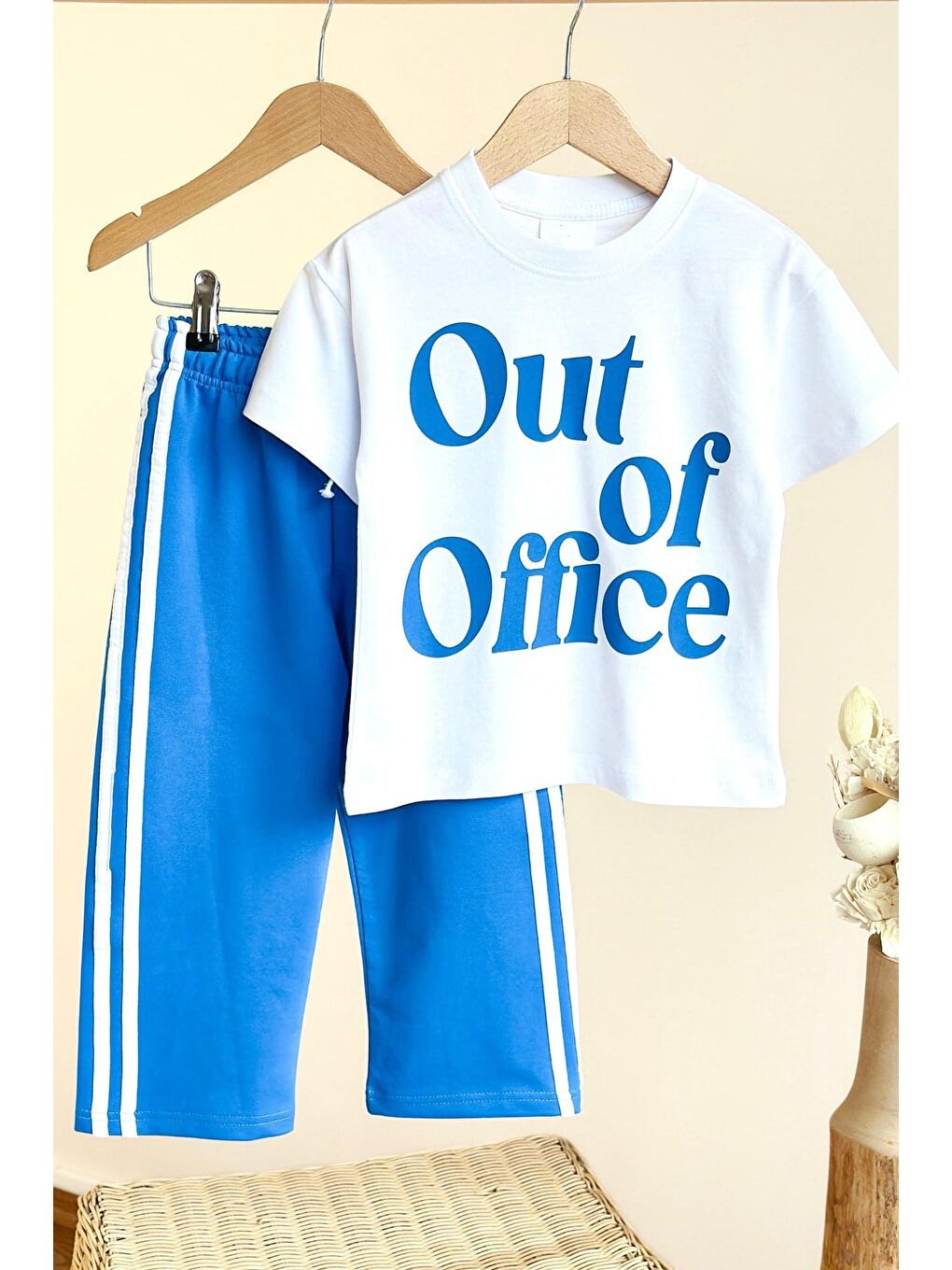 Erkek Çocuk Pamuklu Ekru Yazı Baskılı T-Shirt Ve Mavi Eşofman Alt Üst Takım-1