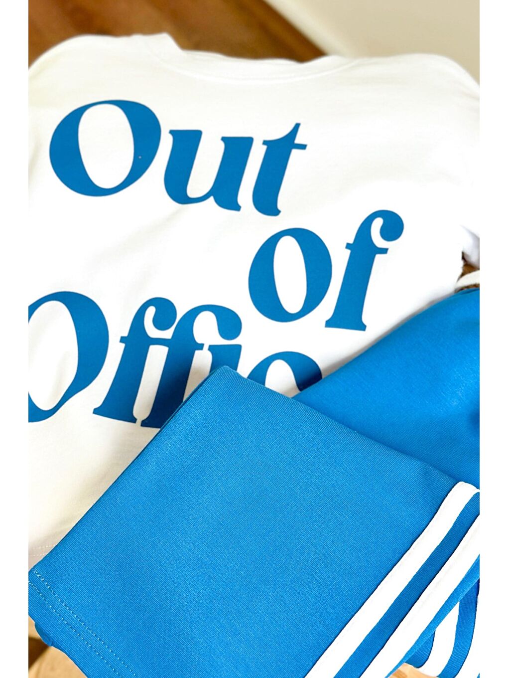 Erkek Çocuk Pamuklu Ekru Yazı Baskılı T-Shirt Ve Mavi Eşofman Alt Üst Takım-3