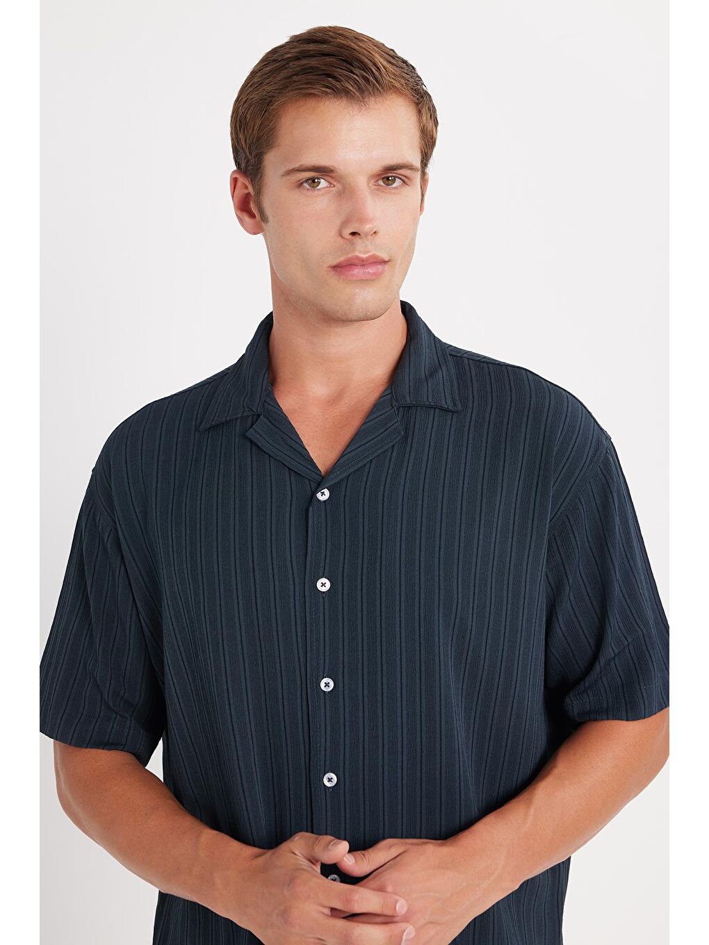 Erkek Relax Fit Rahat Kesim Çizgili Apaş Yaka Kısa Kollu Koyu Yeşil Gömlek-1