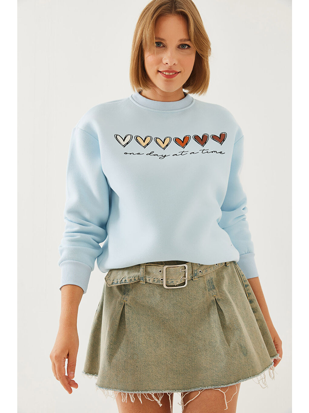 Mavi Kadın Üç İplik Şardonlu Renkli Kalp Baskılı Sweatshirt MBHS-5