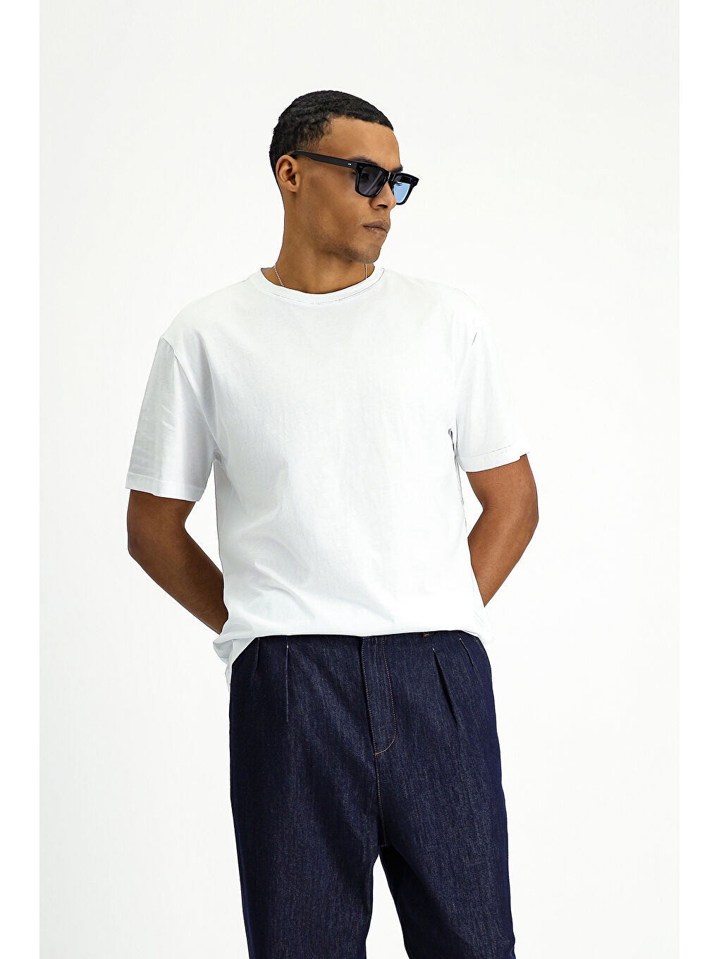 Beyaz Bisiklet Yaka Oversize Pamuk Baskılı Tişört-1