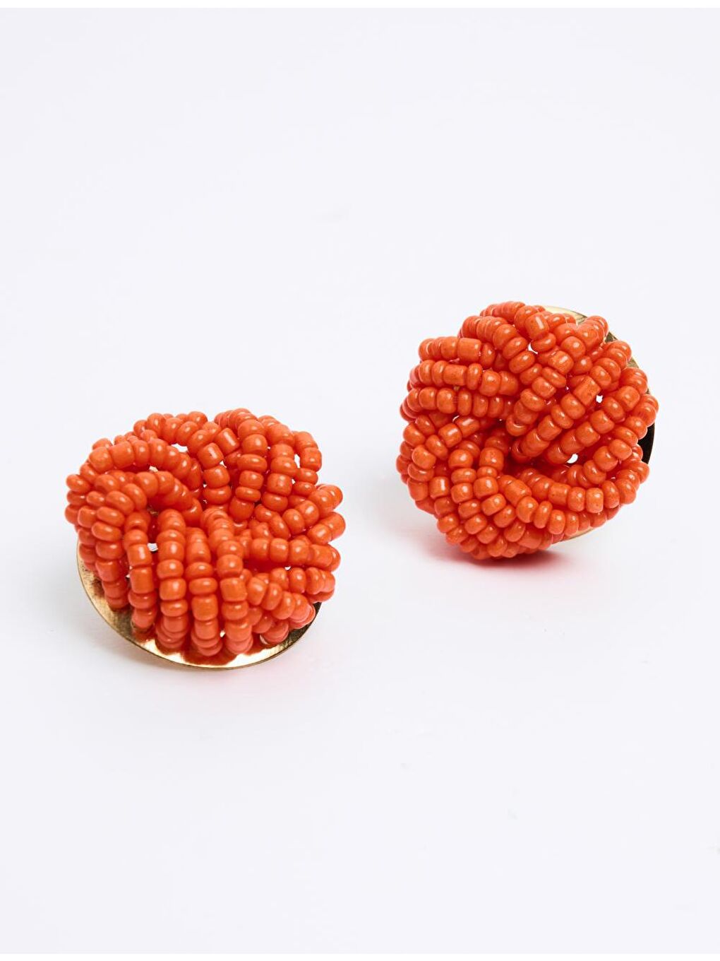 Turuncu Boncuk Detaylı Yuvarlak Küpe-1