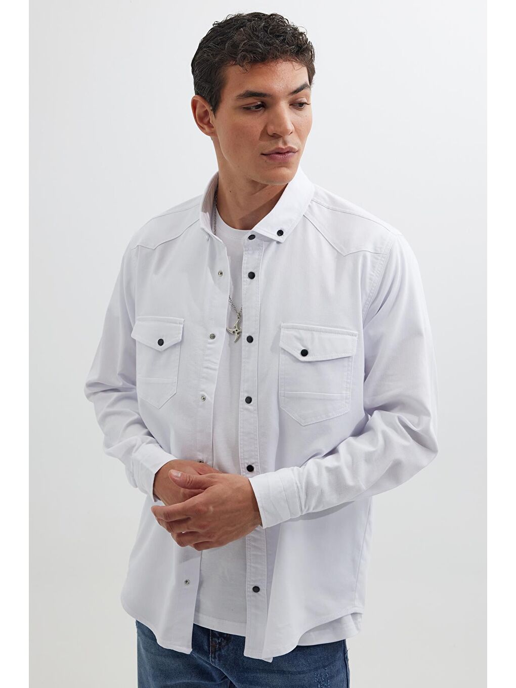 Erkek Regular Fit Rahat Kesim Çift Cepli Spor Yaka Denim Kırık Beyaz Gömlek
