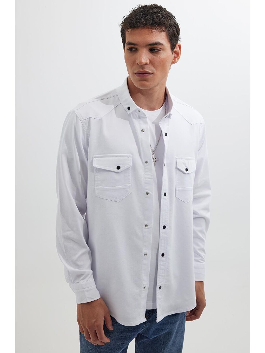 Erkek Regular Fit Rahat Kesim Çift Cepli Spor Yaka Denim Kırık Beyaz Gömlek-4