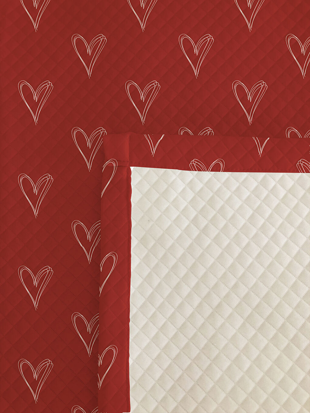 Karışık Kalp Desenli Baskılı Çift Kişilik Baskılı Pike  200x220 Cm-1