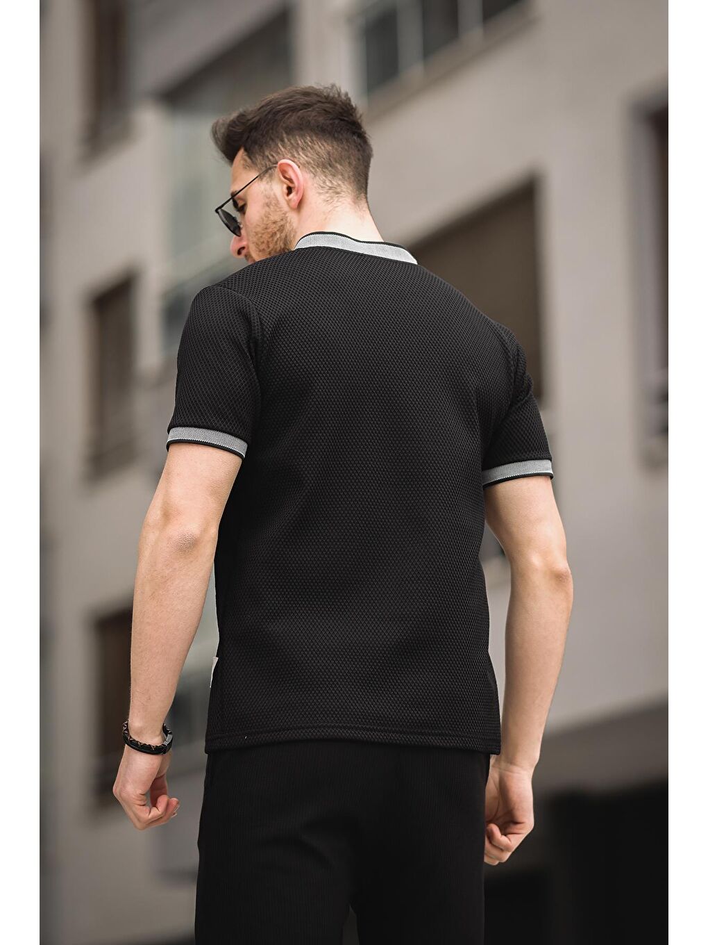 Siyah Petek Desen Fermuarlı Kolej Yaka Erkek Tişört-2