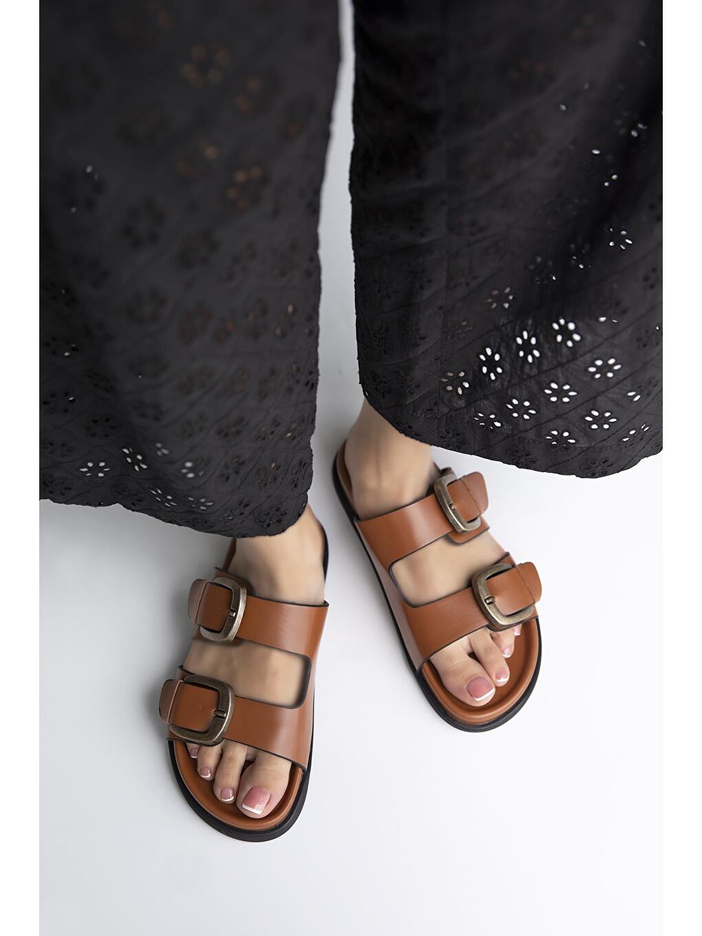 Kahverengi Sebonis Kadın Toka Detay Günlük Konfor Deri Terlik Taba-1