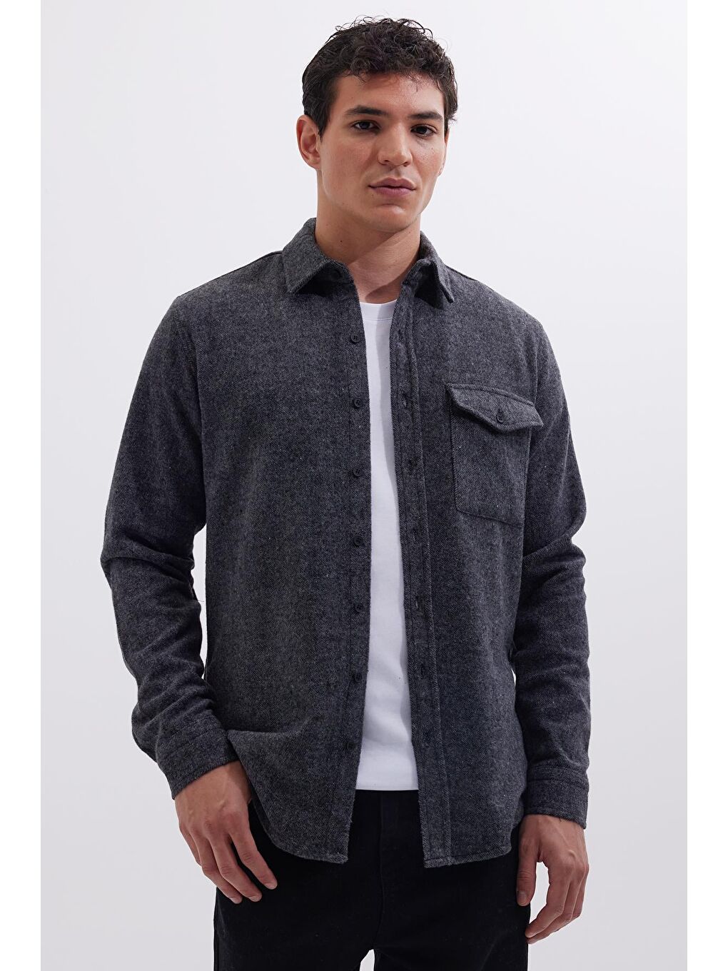 Erkek Slim Fit Tek Cep Kapaklı Düz Oduncu Spor Koyu Gri Gömlek