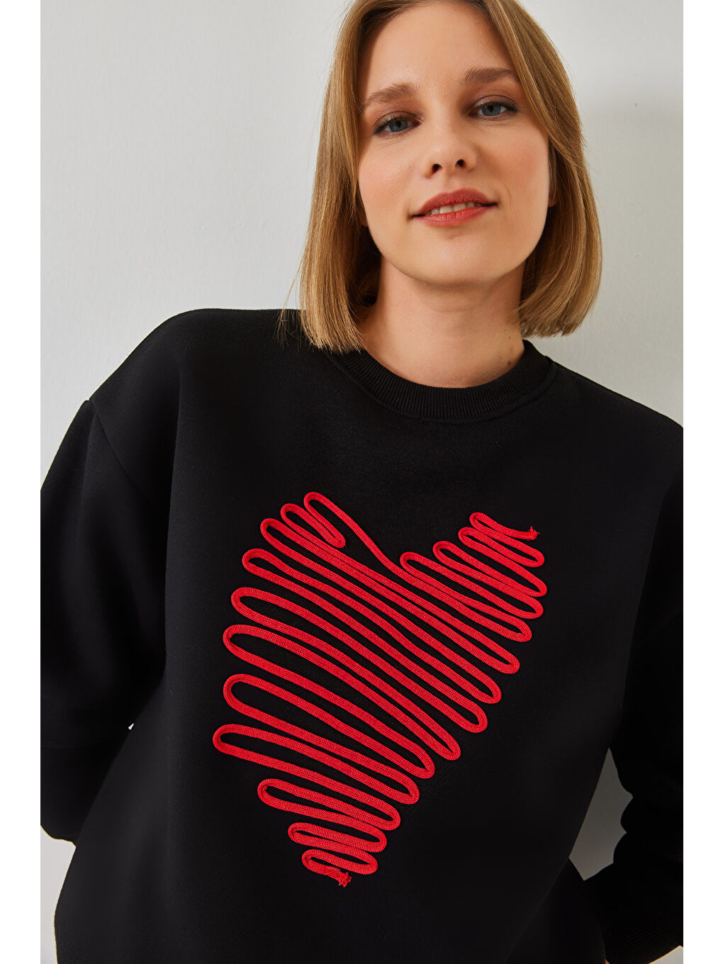 SHADE Siyah Kadın Kalp Nakışlı Sweatshirt
