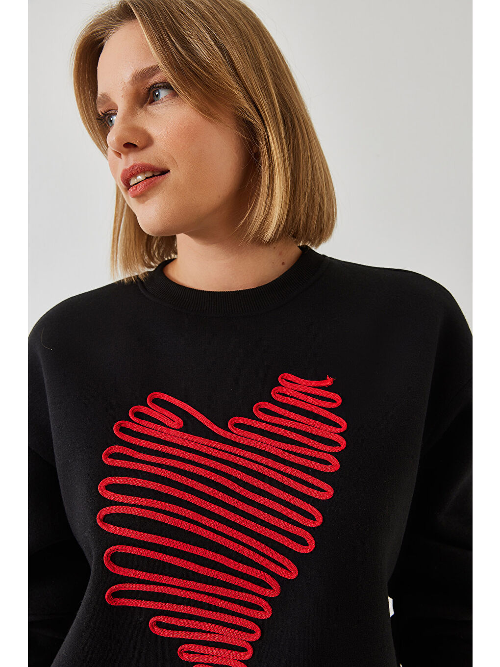 SHADE Siyah Kadın Kalp Nakışlı Sweatshirt - 4