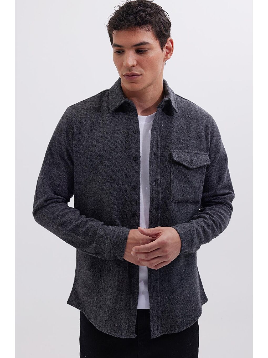 Erkek Slim Fit Tek Cep Kapaklı Düz Oduncu Spor Koyu Gri Gömlek-4