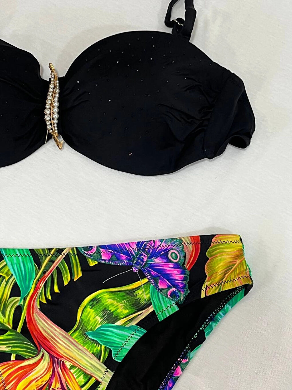 Kadın Siyah Taş İşlemeli Toka Aksesuarlı Astarlı Bikini Takım HZL25S-LC208-3