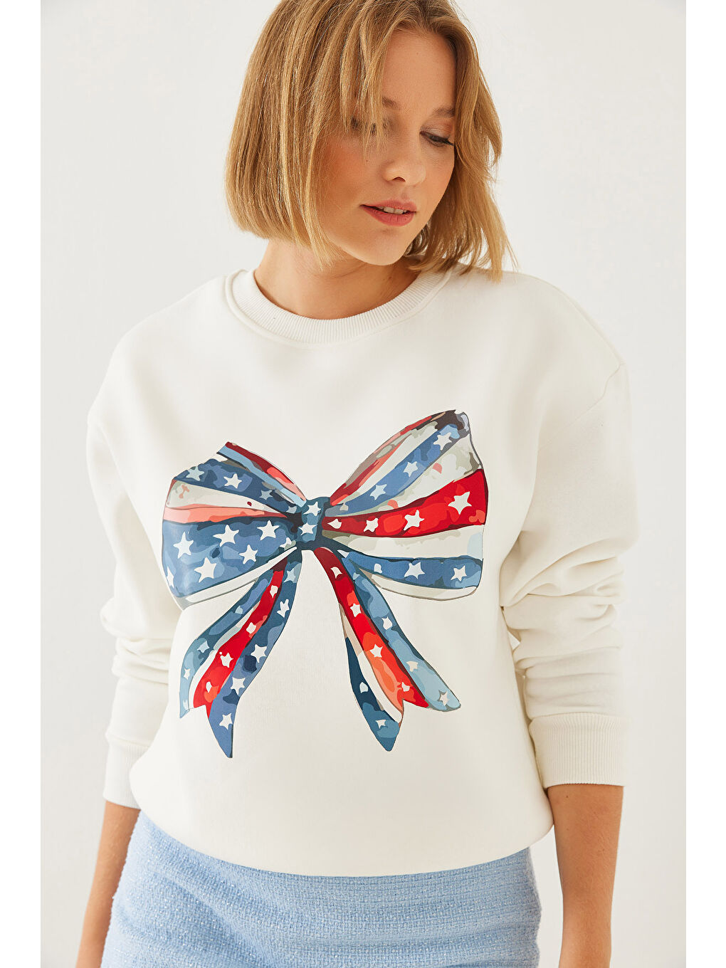 Ekru Kadın Renkli Kelebek Baskılı Sweatshirt MBHS