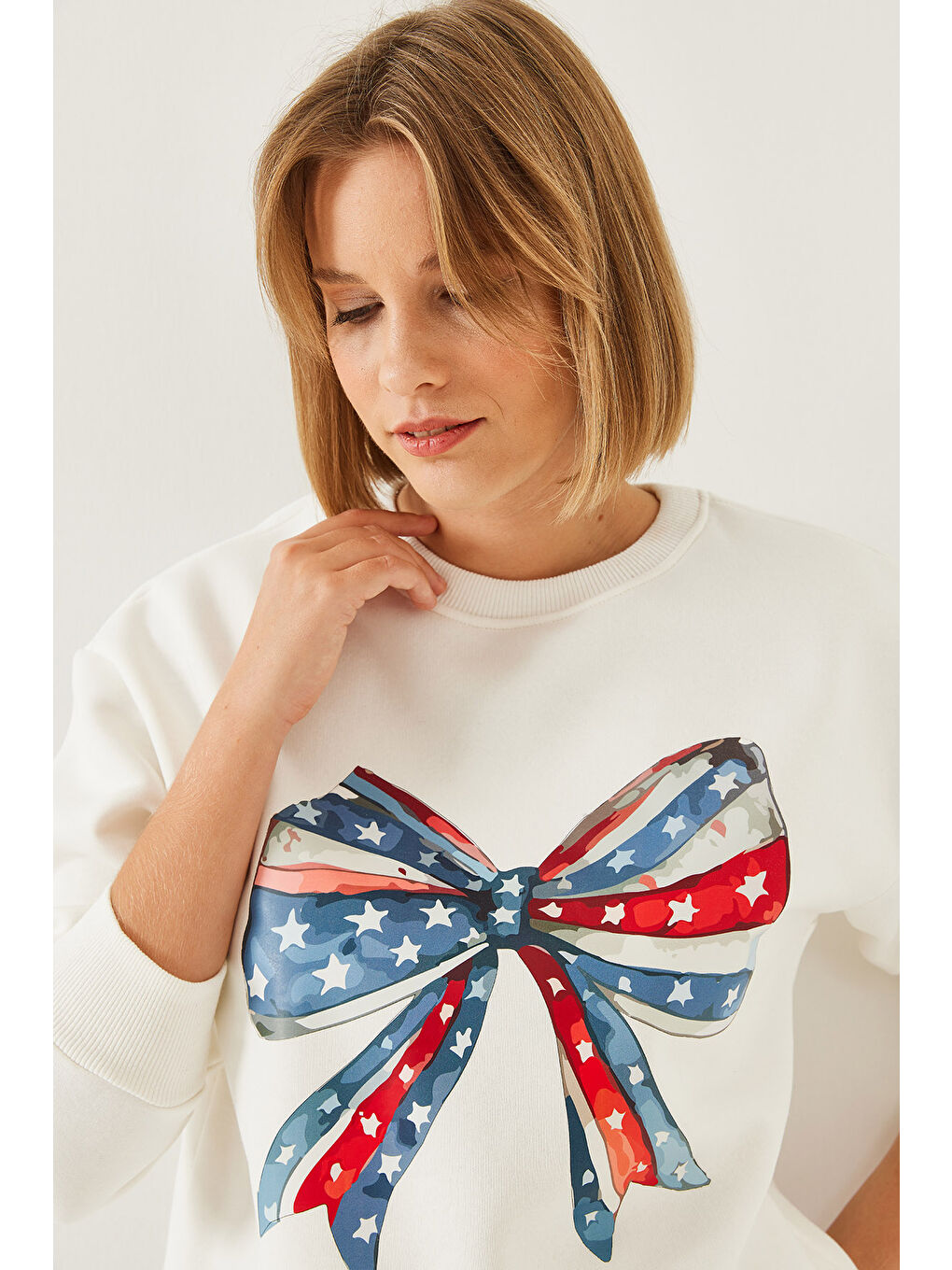 Ekru Kadın Renkli Kelebek Baskılı Sweatshirt MBHS-2