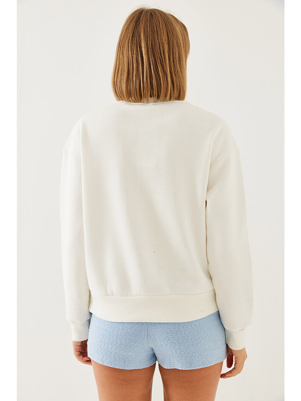 Ekru Kadın Renkli Kelebek Baskılı Sweatshirt MBHS-3