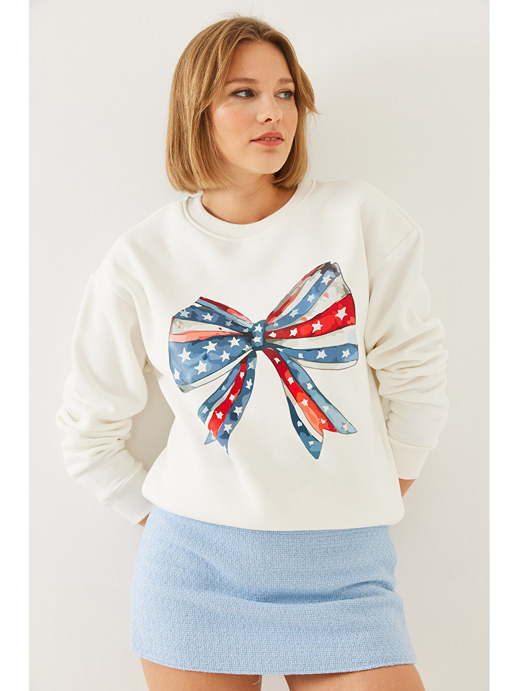 Ekru Kadın Renkli Kelebek Baskılı Sweatshirt MBHS-4