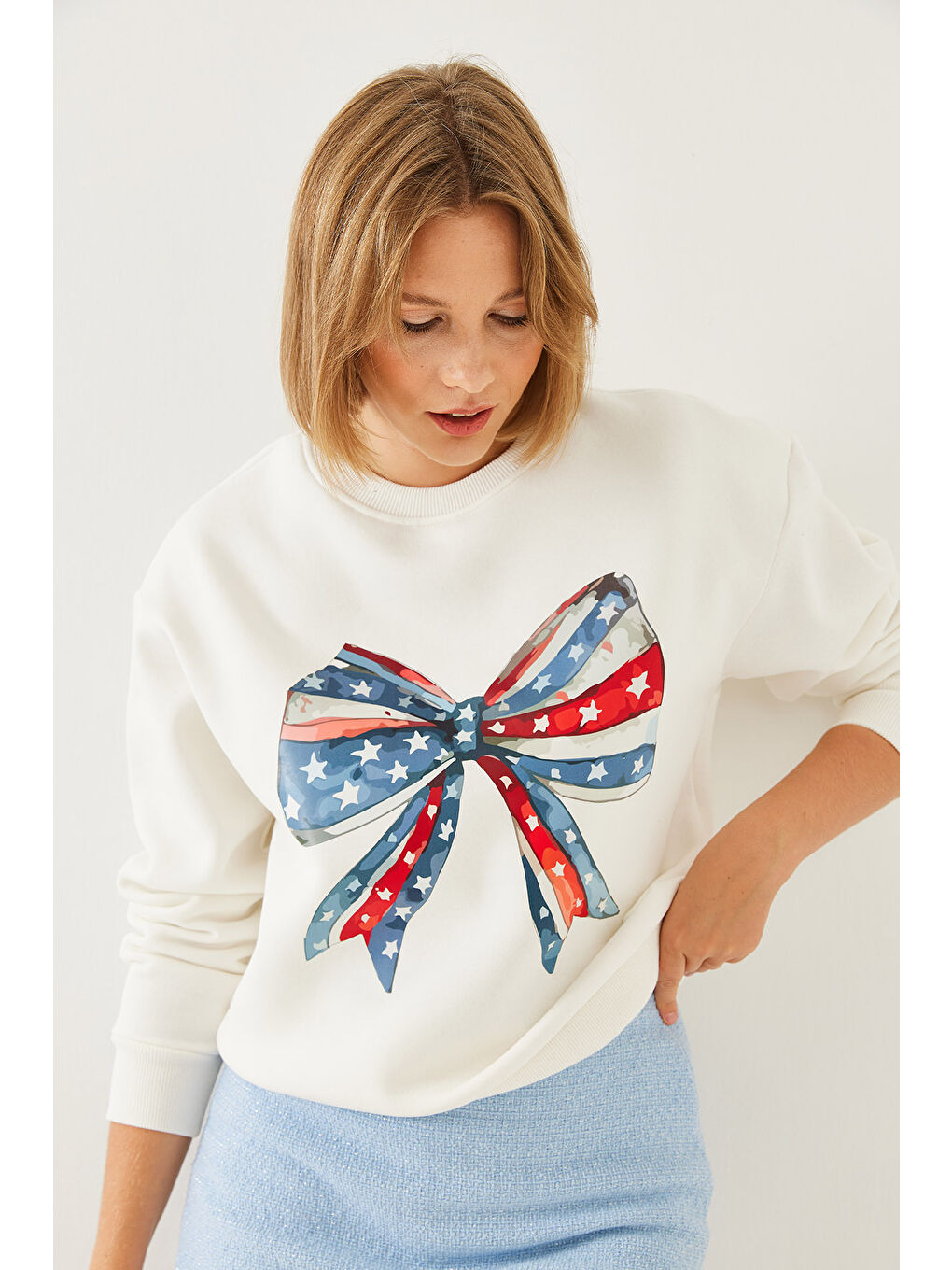 Ekru Kadın Renkli Kelebek Baskılı Sweatshirt MBHS-5