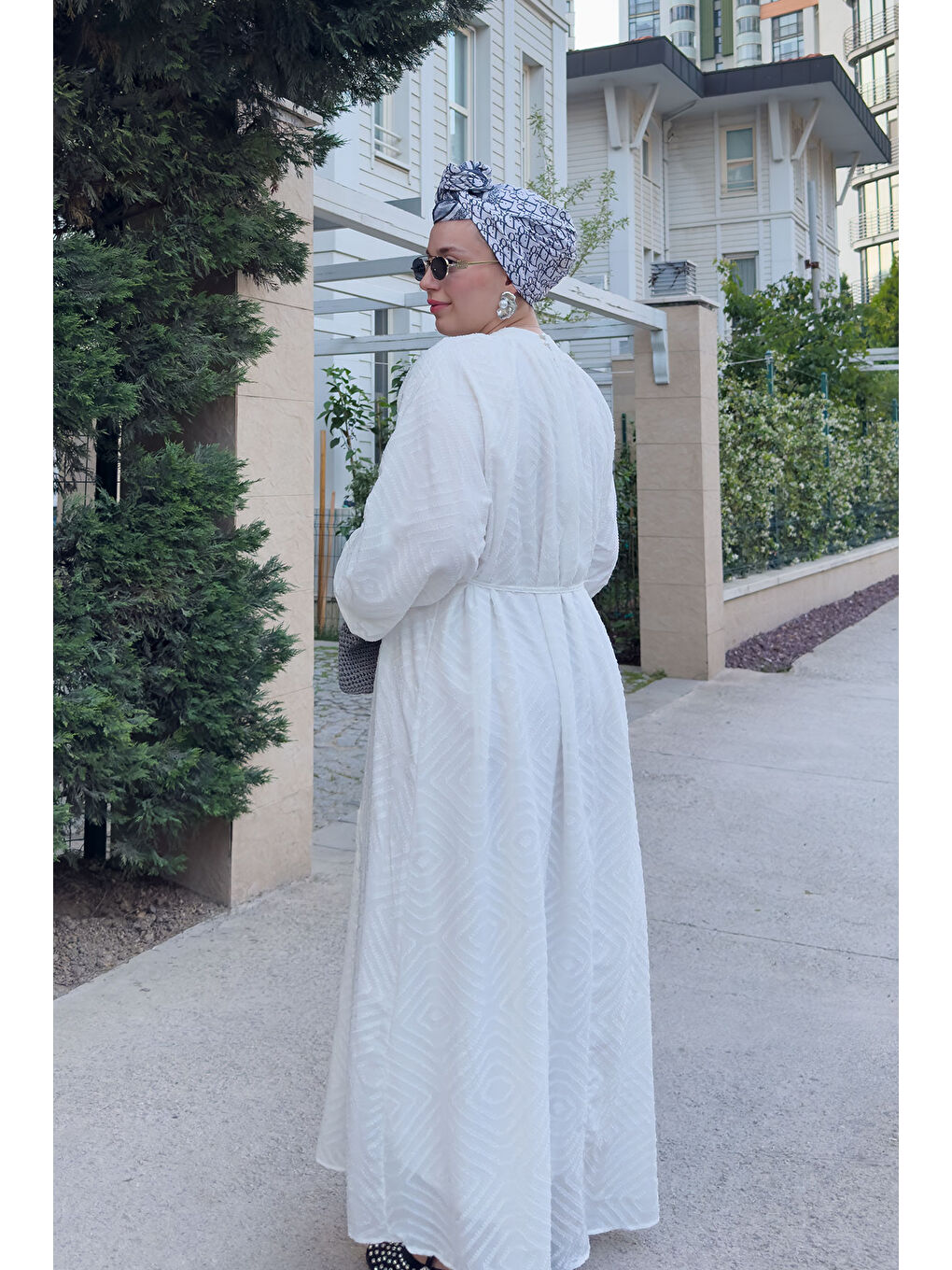 Kadın Kendinden Desenli Oversize Elbise Beyaz-2