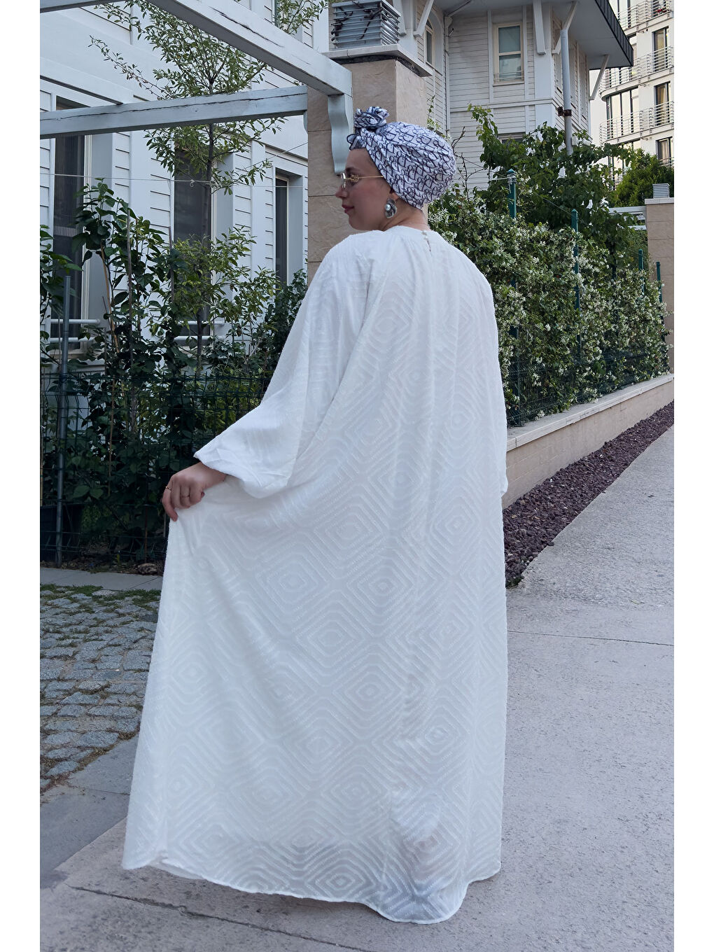 Kadın Kendinden Desenli Oversize Elbise Beyaz-3