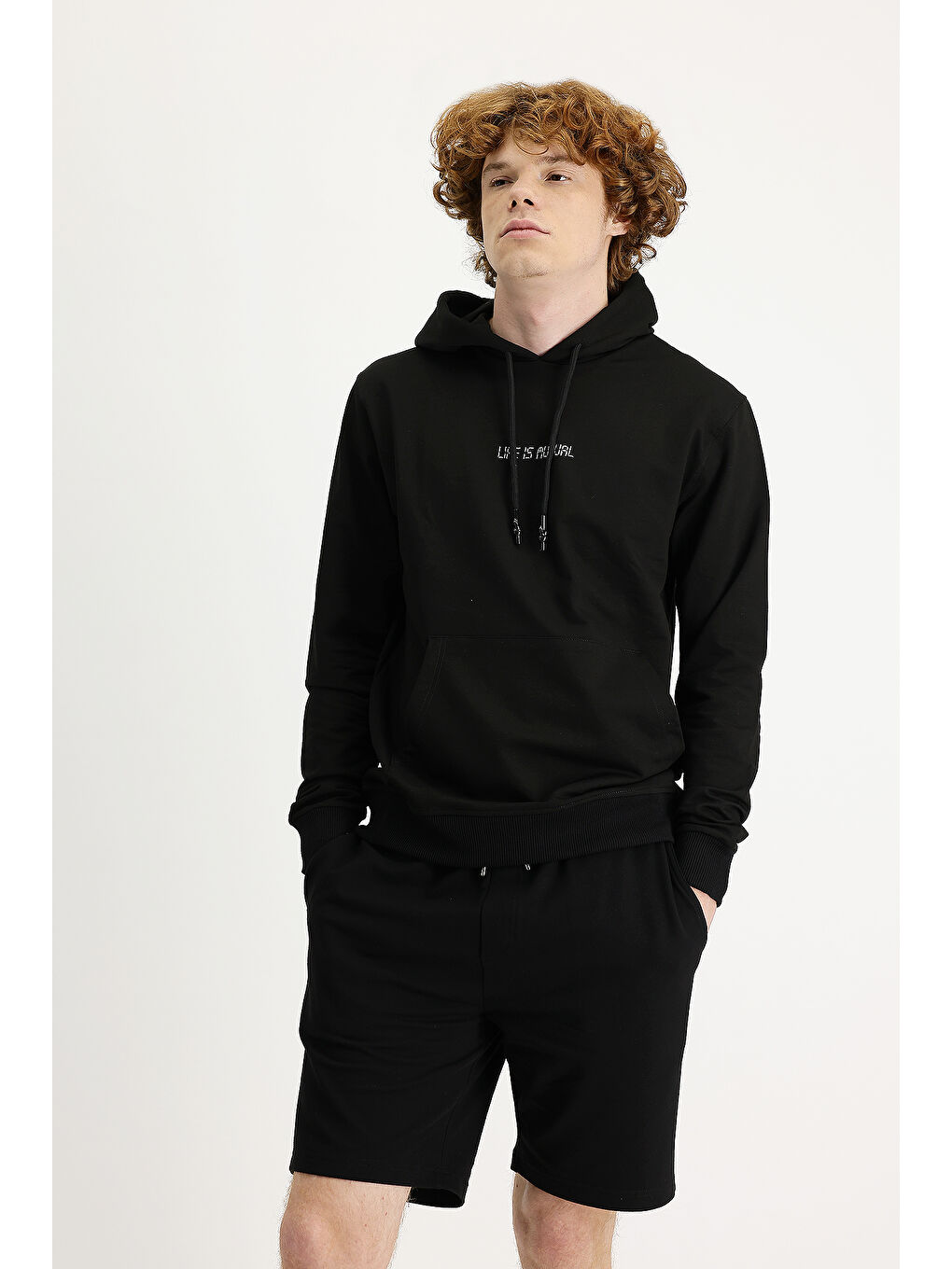 Siyah Kapüşonlu Nakışlı Pamuklu Sweatshirt-1