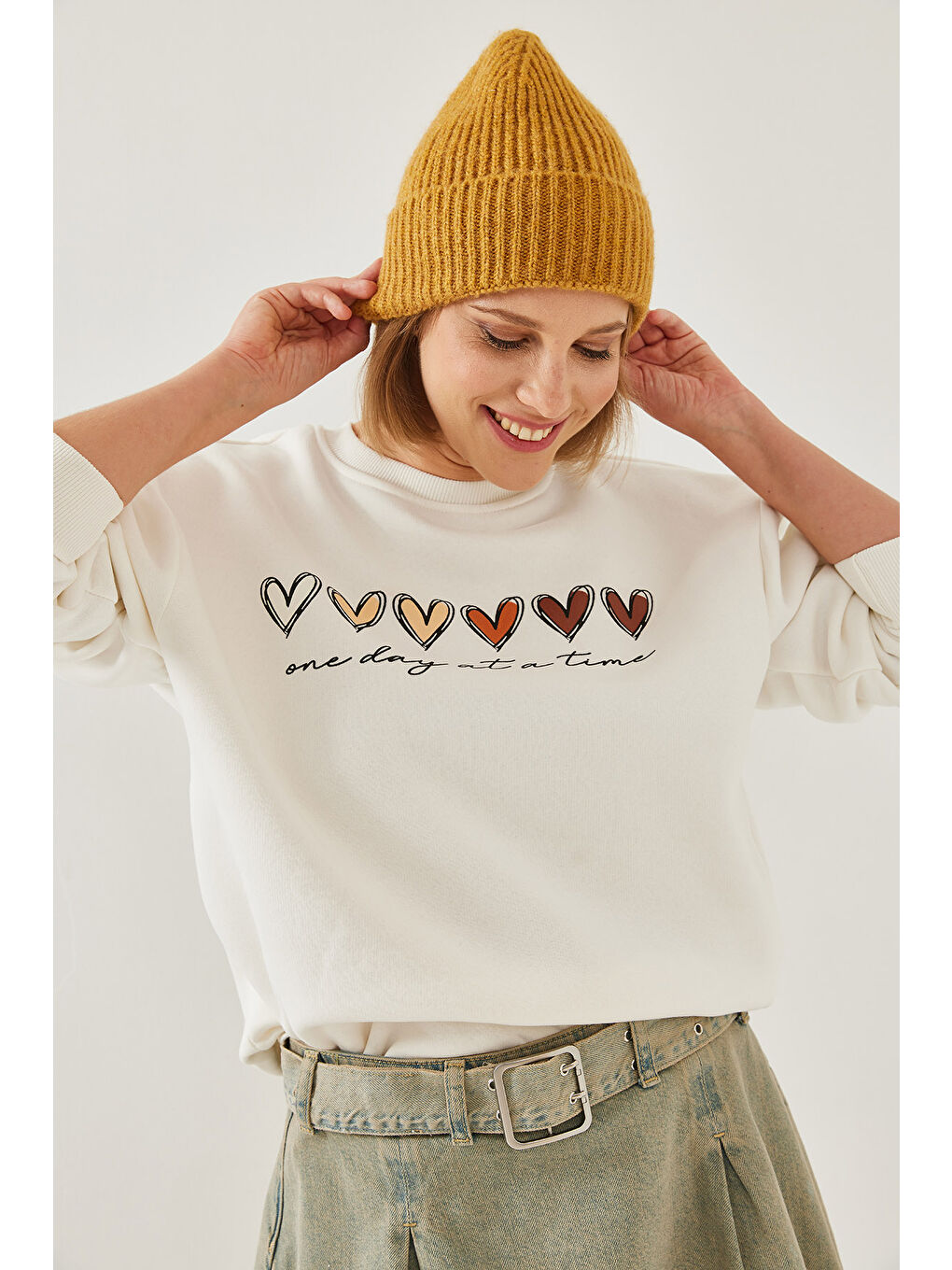 SHADE Ekru Kadın Üç İplik Şardonlu Renkli Kalp Baskılı Sweatshirt Mbhs - 3