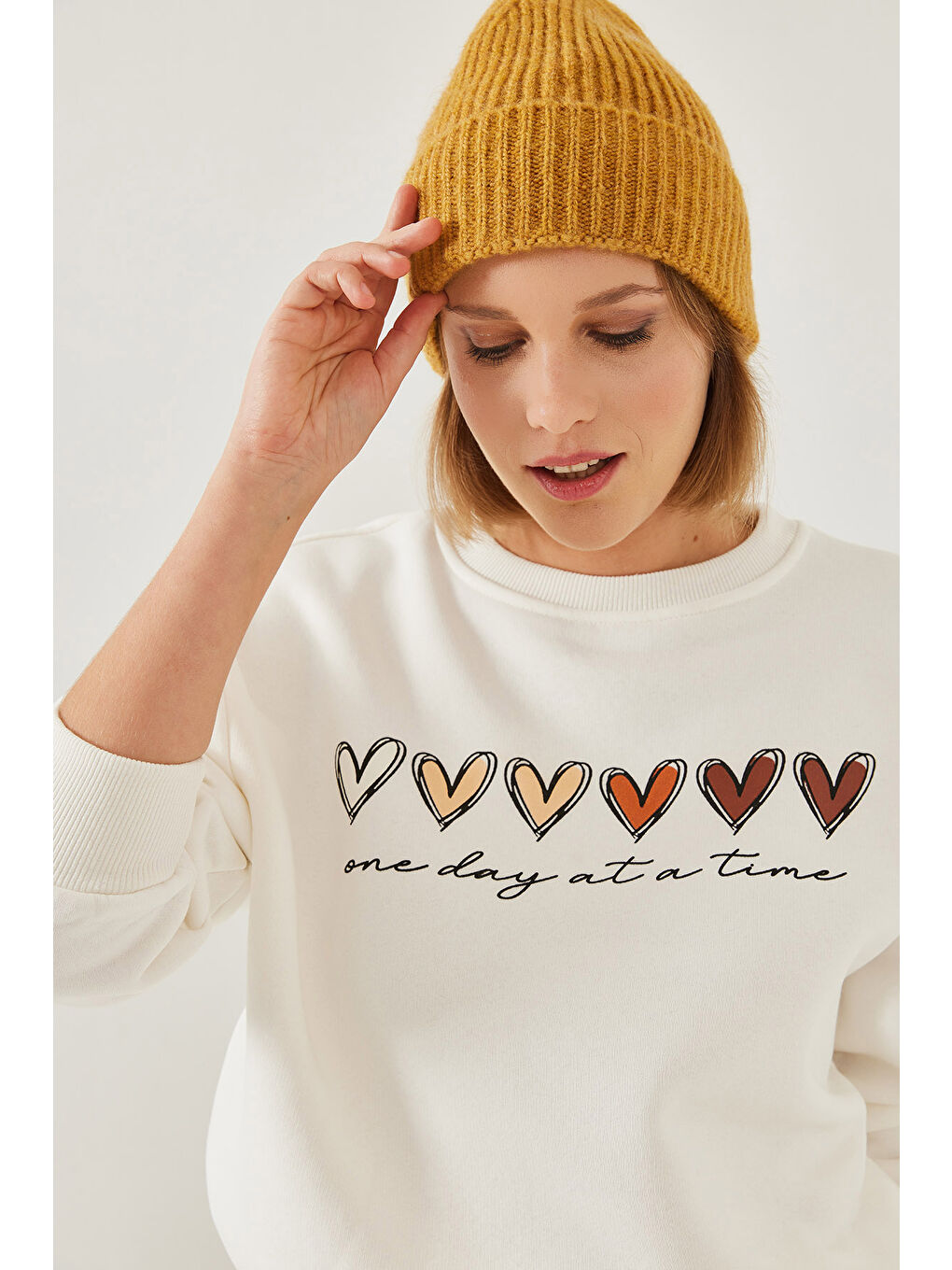 SHADE Ekru Kadın Üç İplik Şardonlu Renkli Kalp Baskılı Sweatshirt Mbhs - 4