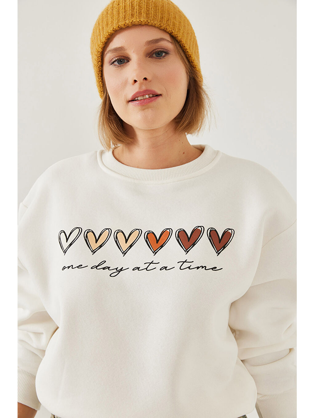 SHADE Ekru Kadın Üç İplik Şardonlu Renkli Kalp Baskılı Sweatshirt Mbhs - 5