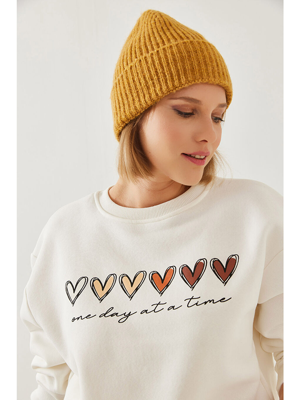 SHADE Ekru Kadın Üç İplik Şardonlu Renkli Kalp Baskılı Sweatshirt Mbhs - 6