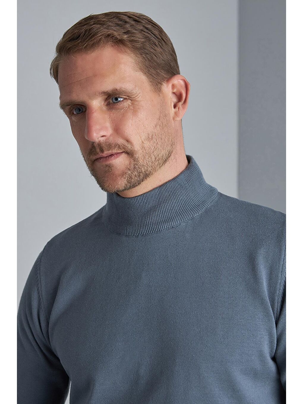 Yeşil Petrol Standart Fit Dar Kalıp Yarım Balıkçı Düz Uzun Kollu Triko-1